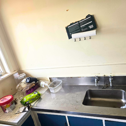 Greasy kitchen bench in New Zealand before Cleaning Doctor service